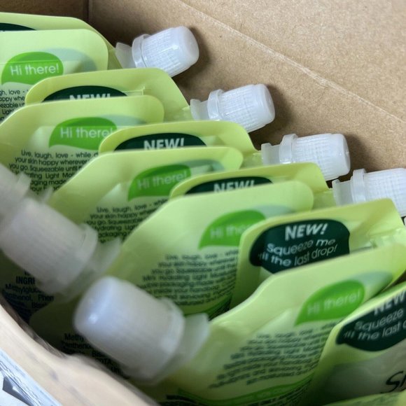 12 Lot  Simple Kind To Skin Mini Hydrating Light Moisturizer 1.69 fl oz 50 ml - Picture 3 of 4